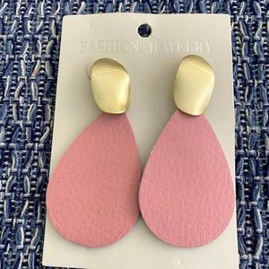 Earrings pink